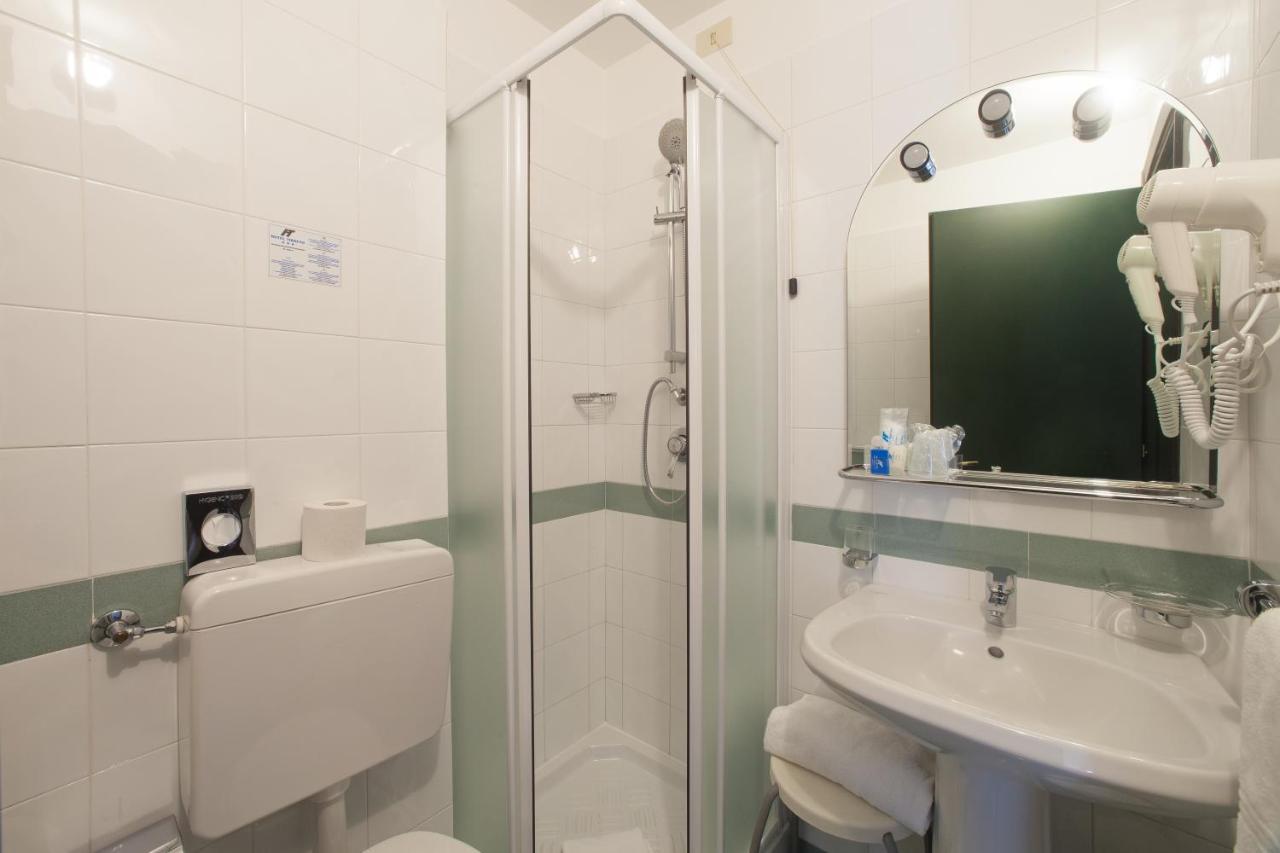 Hotel Tirreno جنوة المظهر الخارجي الصورة